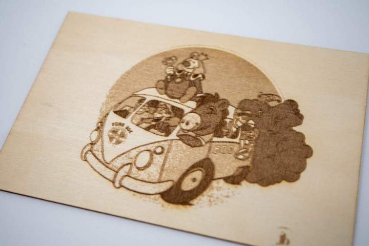 Un spécialiste de la gravure au laser à Labenne